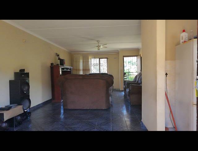 3 BEDROOM HOUSE FOR SALE IN UMLAZI BB